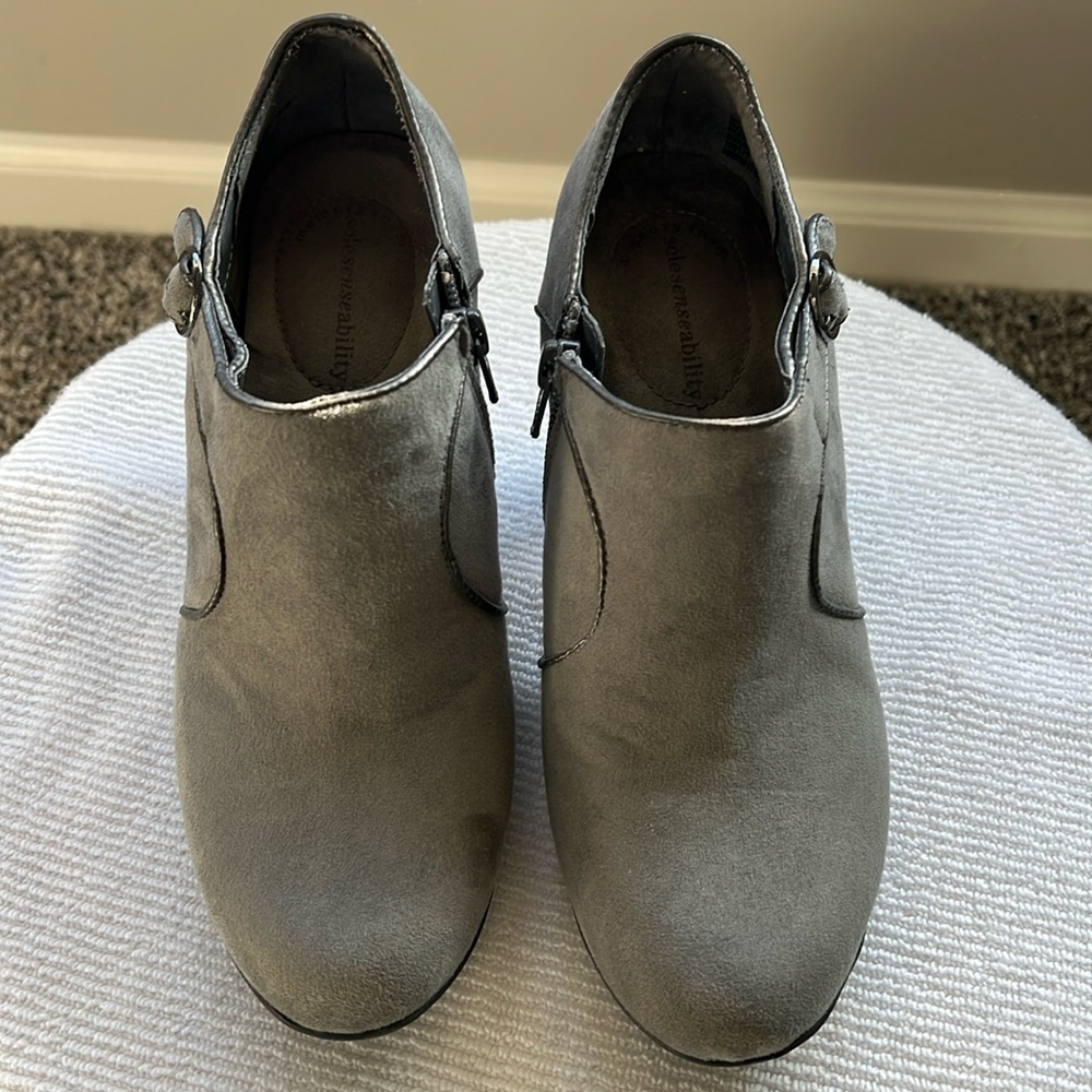 Women’s Sole Senseability Gray Heel Bootie Faux Suede side Zipper size 7